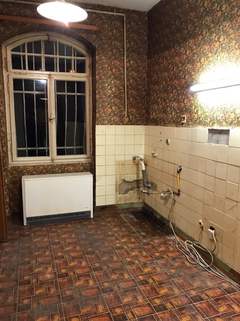 Ku╠eche Alt 768x1024